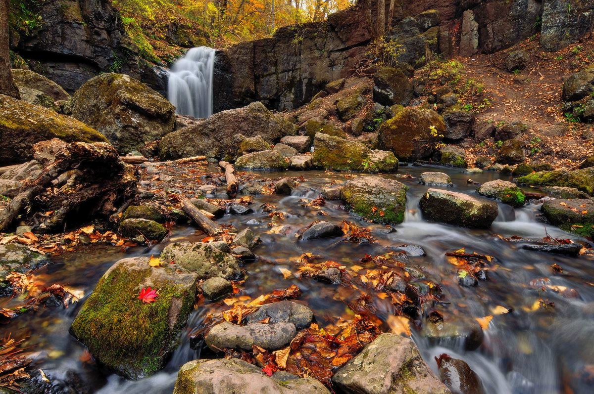 Осенние Кравцовские  Приморский, край, Кравцовские, водопады, осень, желтые, листья, камни.