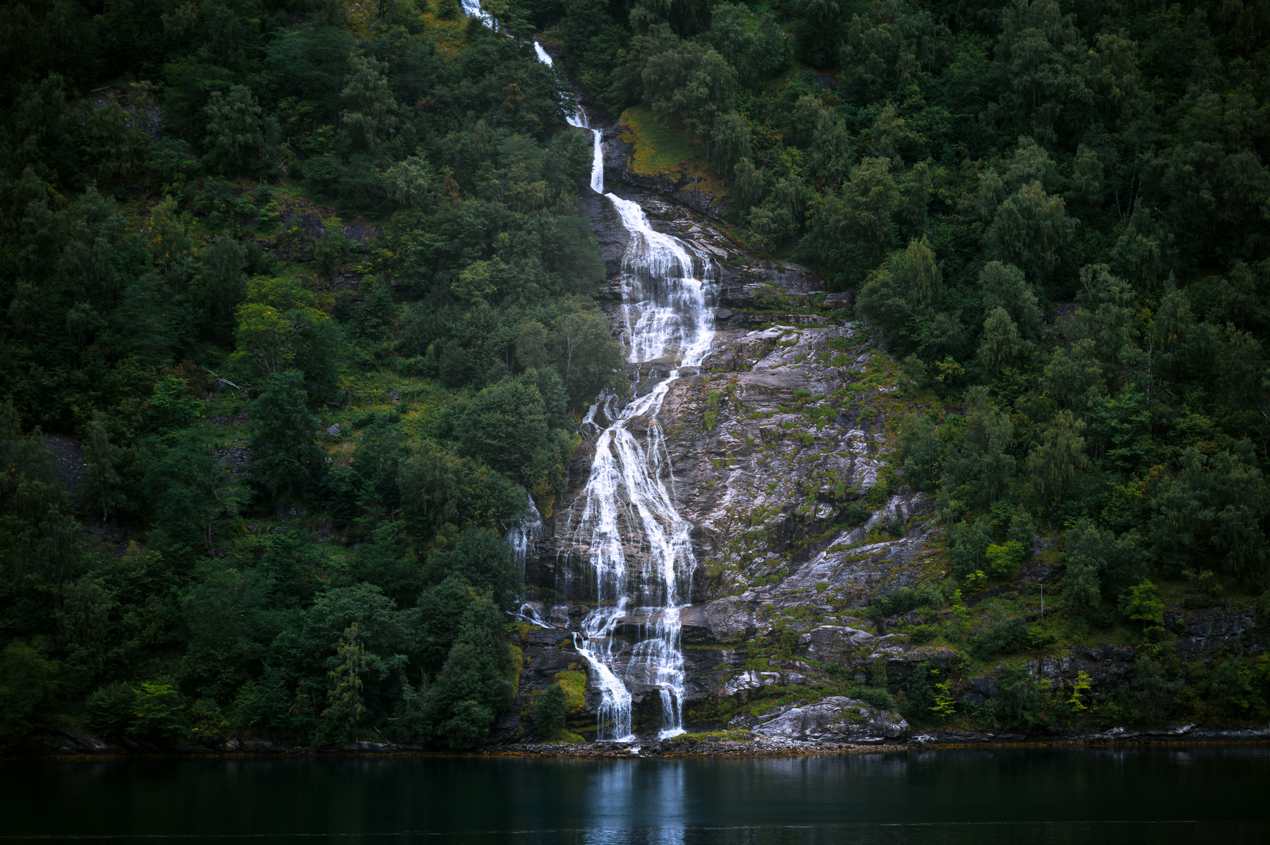 Geirangerfjord водопад фьорд море лес скала