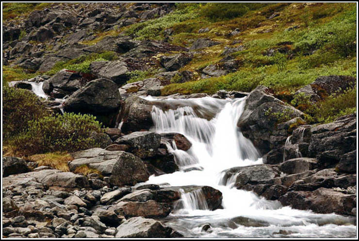 каскад водопад горы