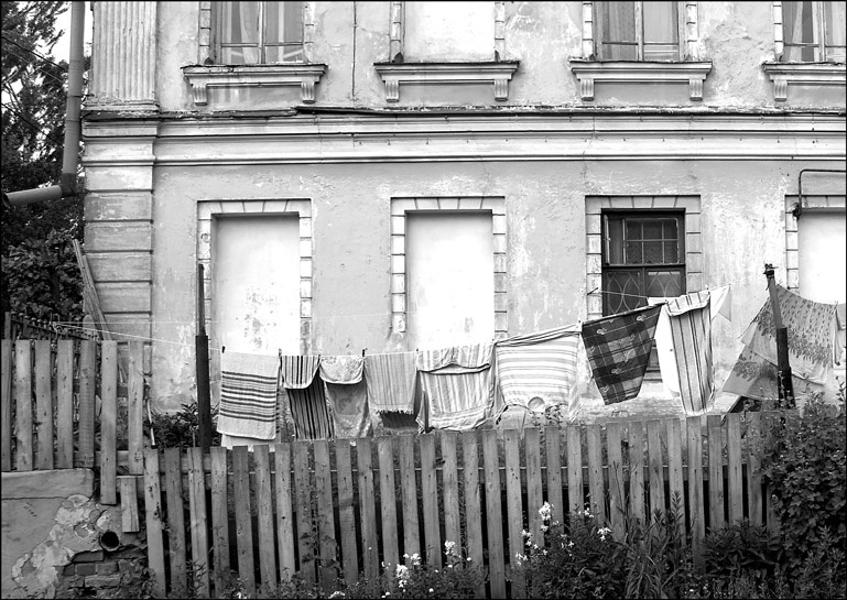 Забор, бельё, окна //Кострома, как есть Кострома