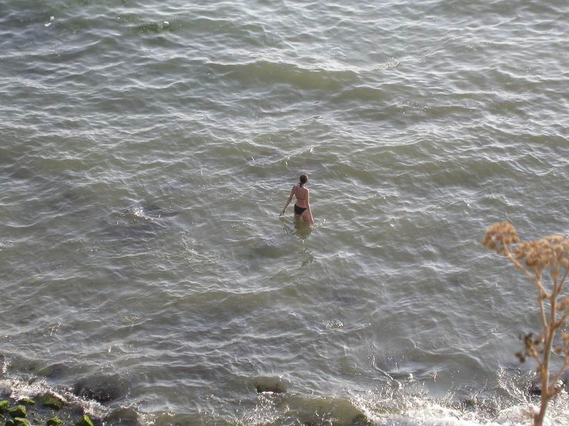 October.Girl.Sea. вода