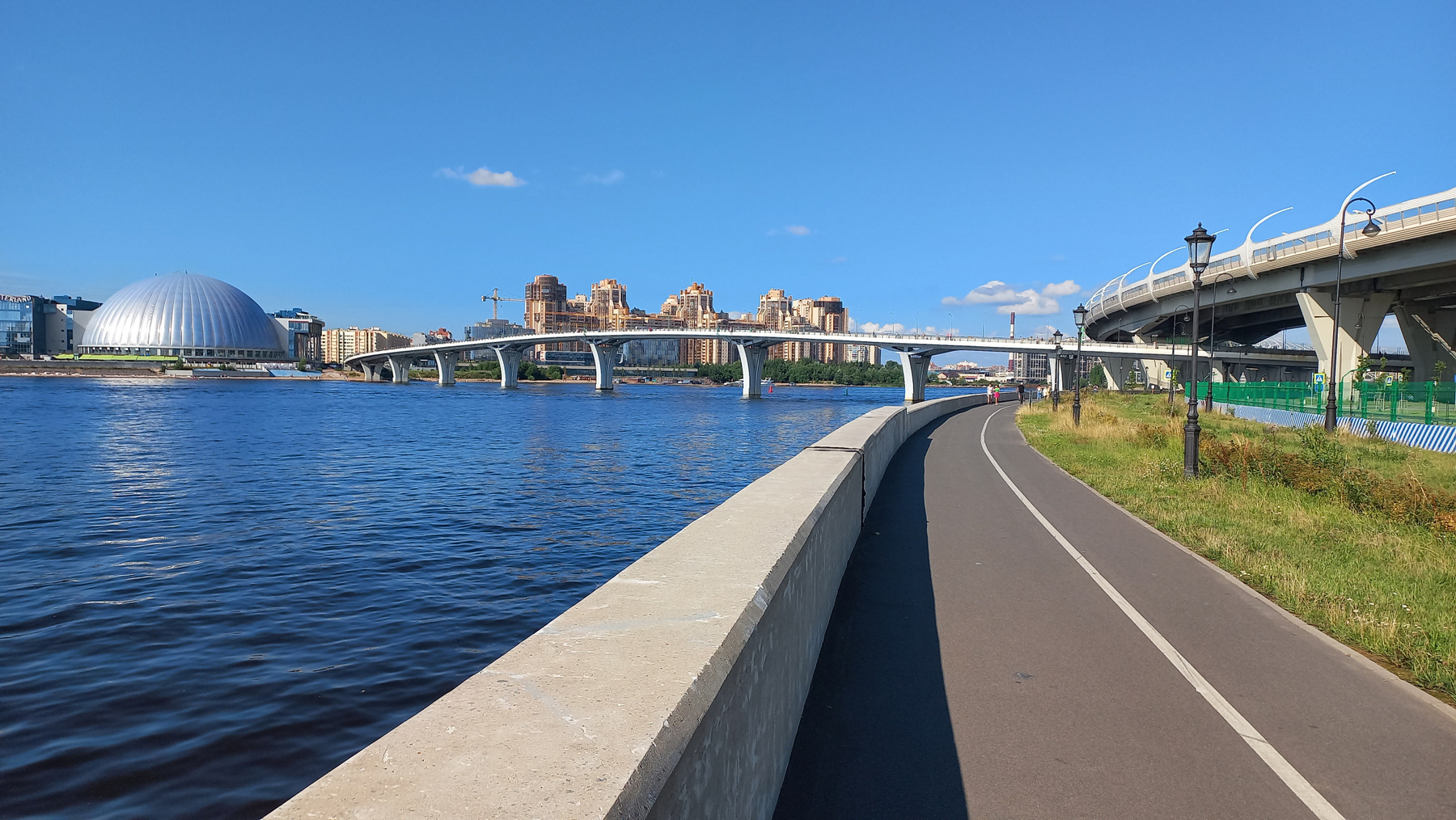 Вид на Яхтенный мост Санкт-Петербург
