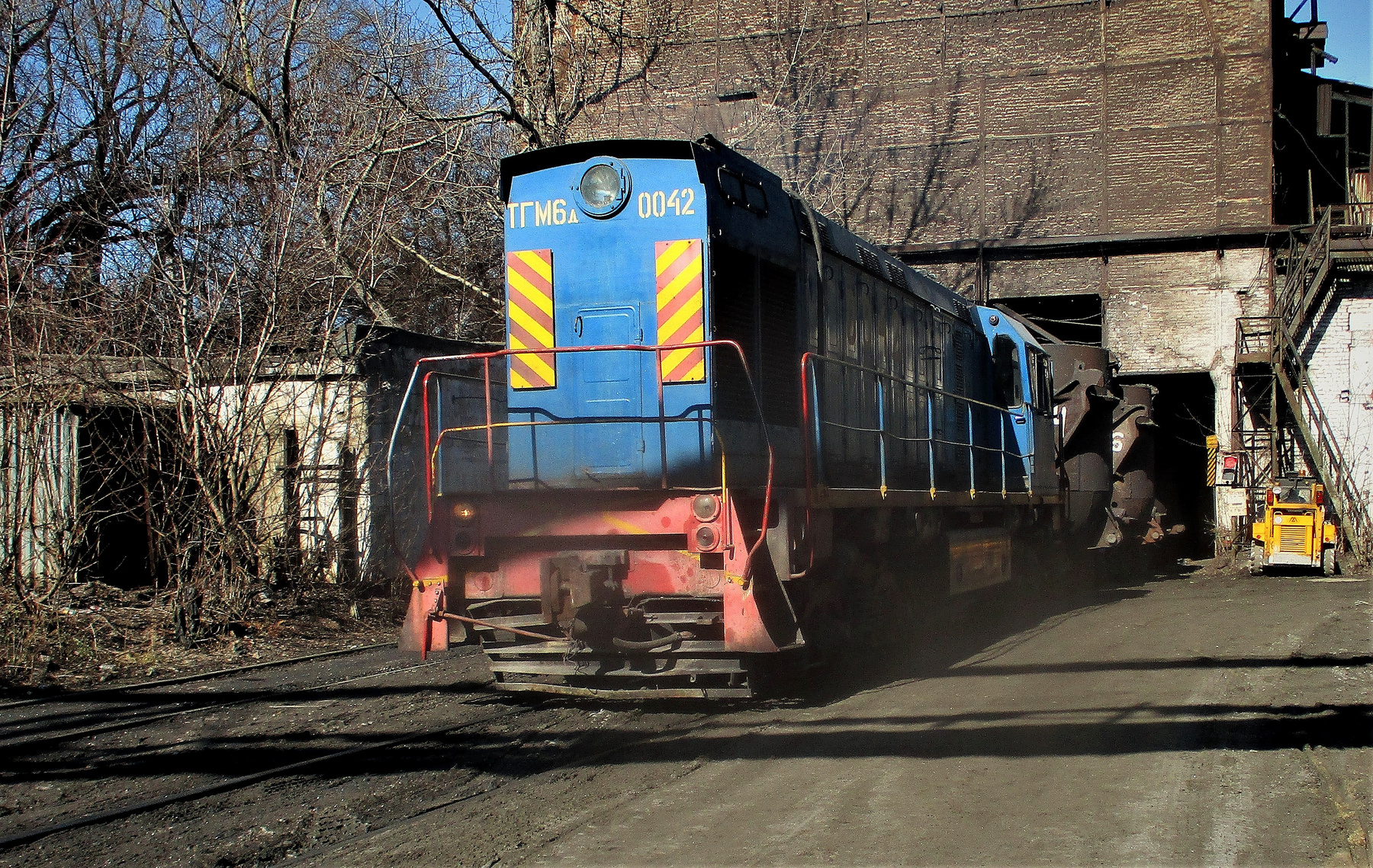 ТГМ6Д - 0042 ТГМ6Д тепловоз ковши завод весна