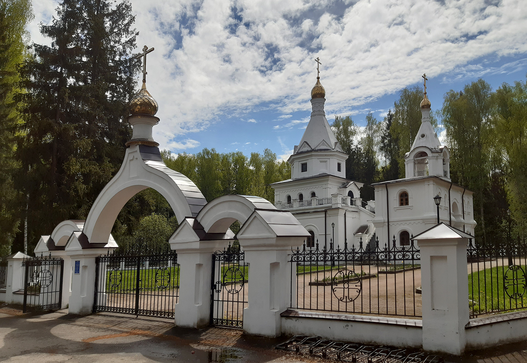Всехсвятская церковь в Дубне 