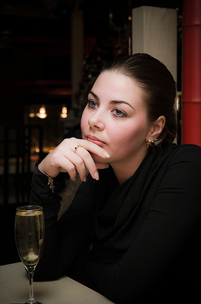 Girl in black ресторан портрет 