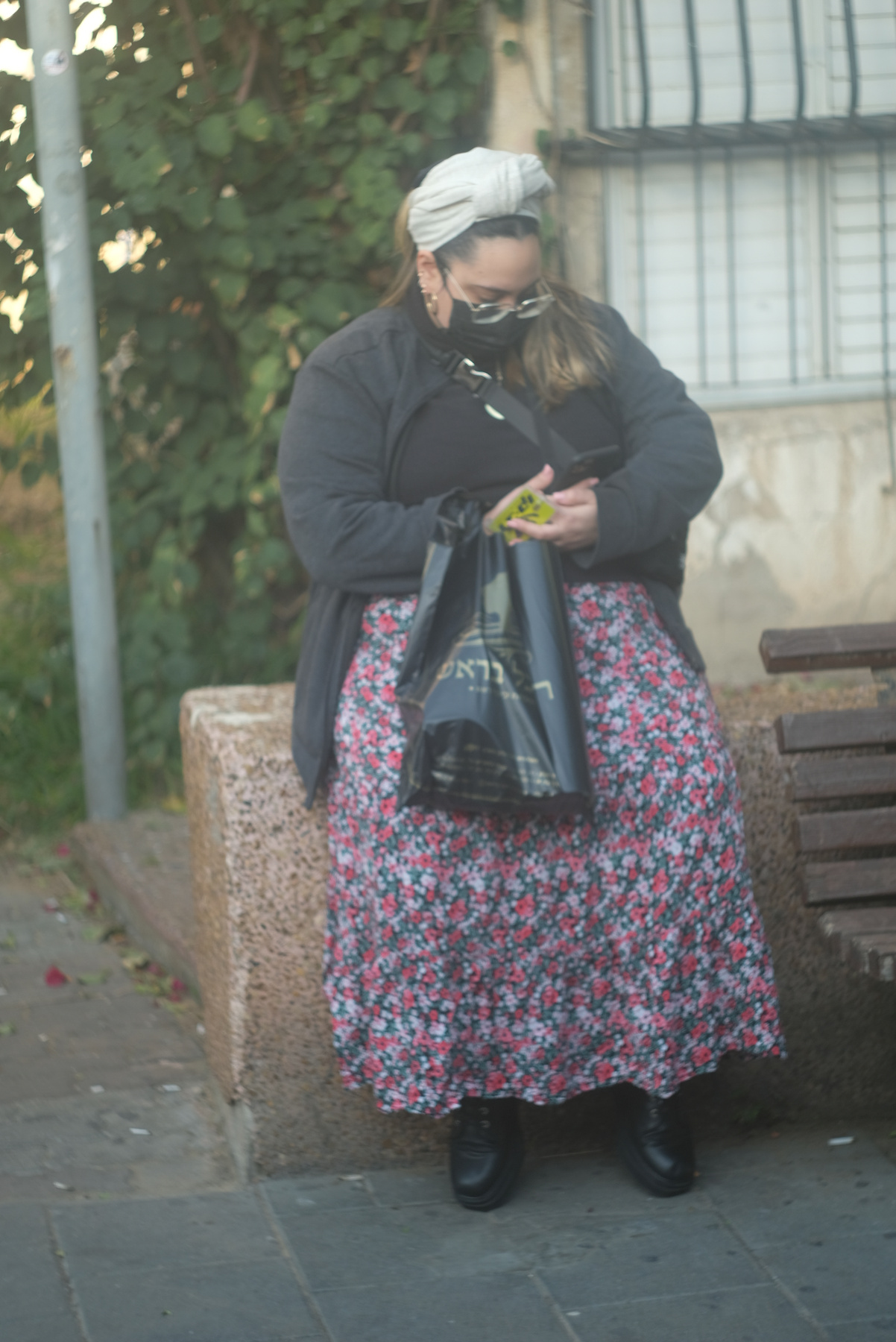 Барышня с тепефоном. street