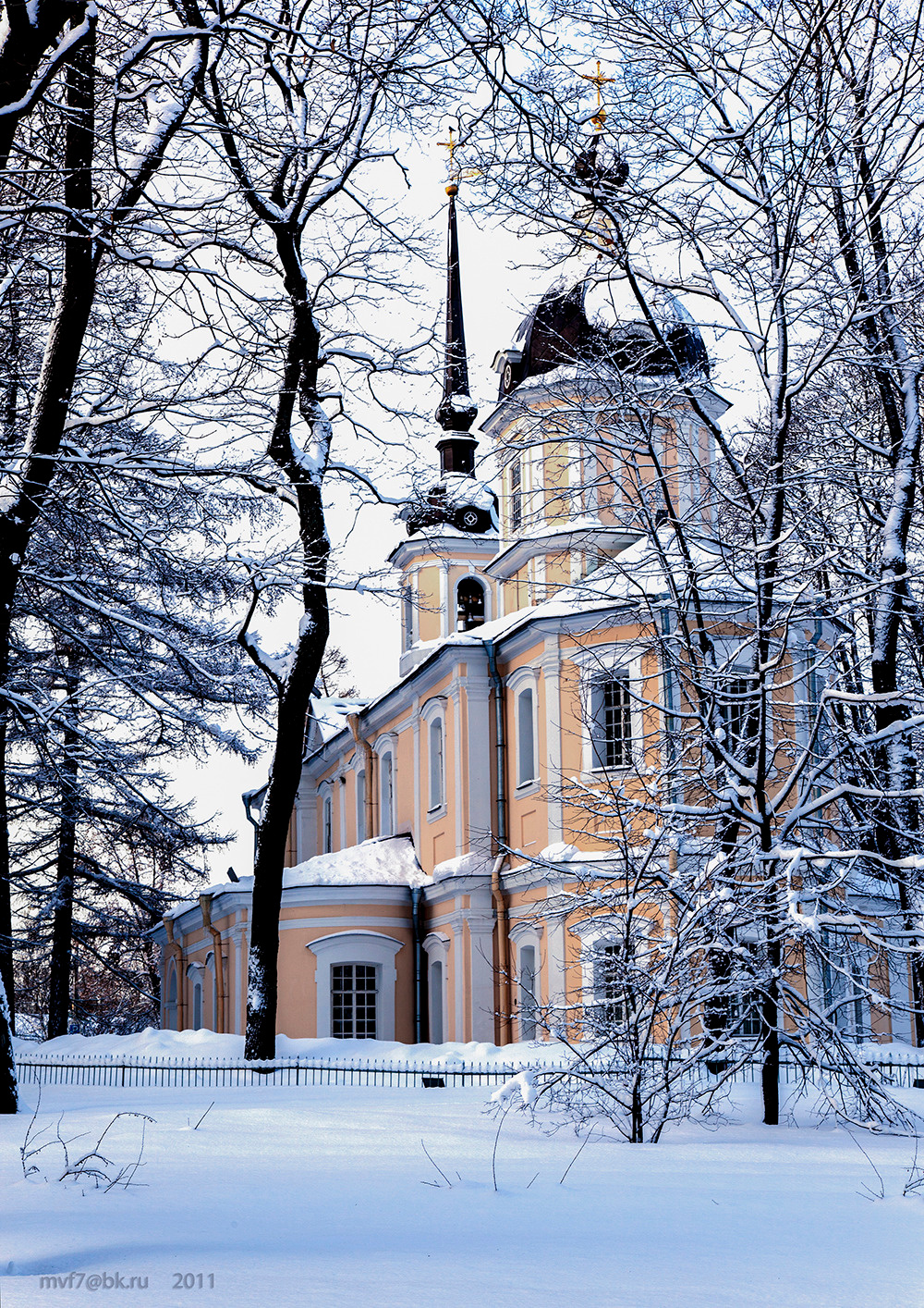 *** Город, церковь, зима