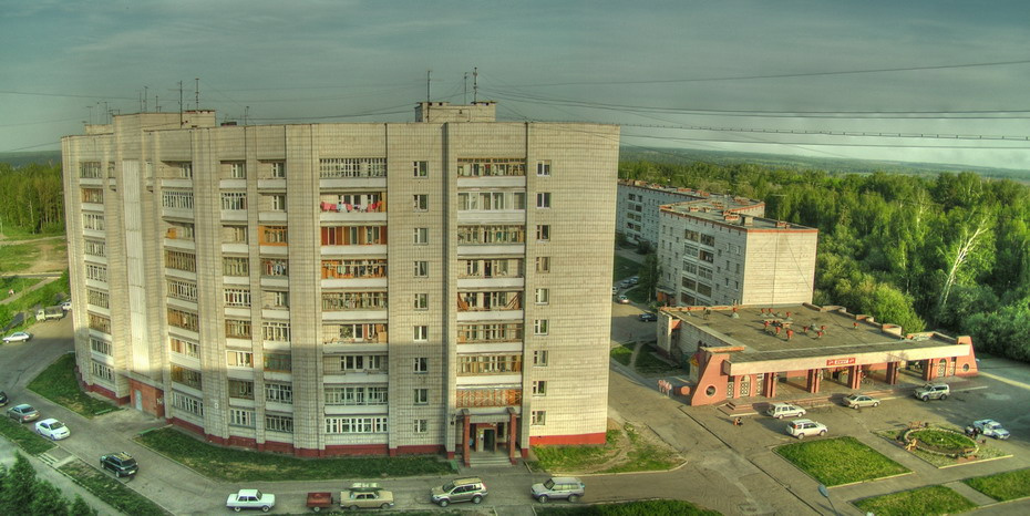 дом на краю города крыша, город, окраина