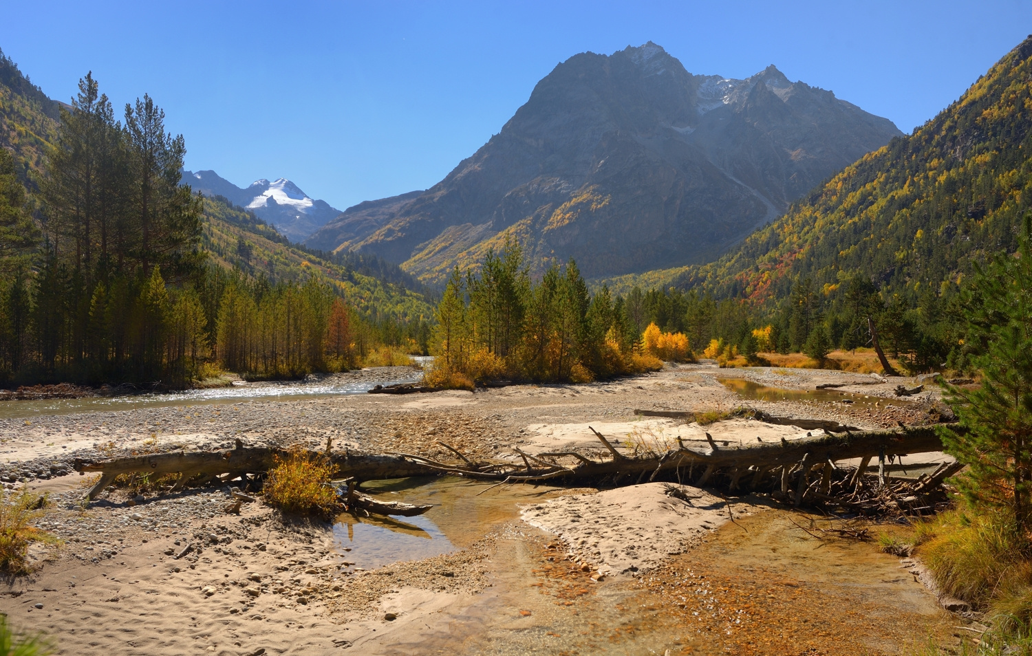 Чиринкол горы Кавказ утро осень
