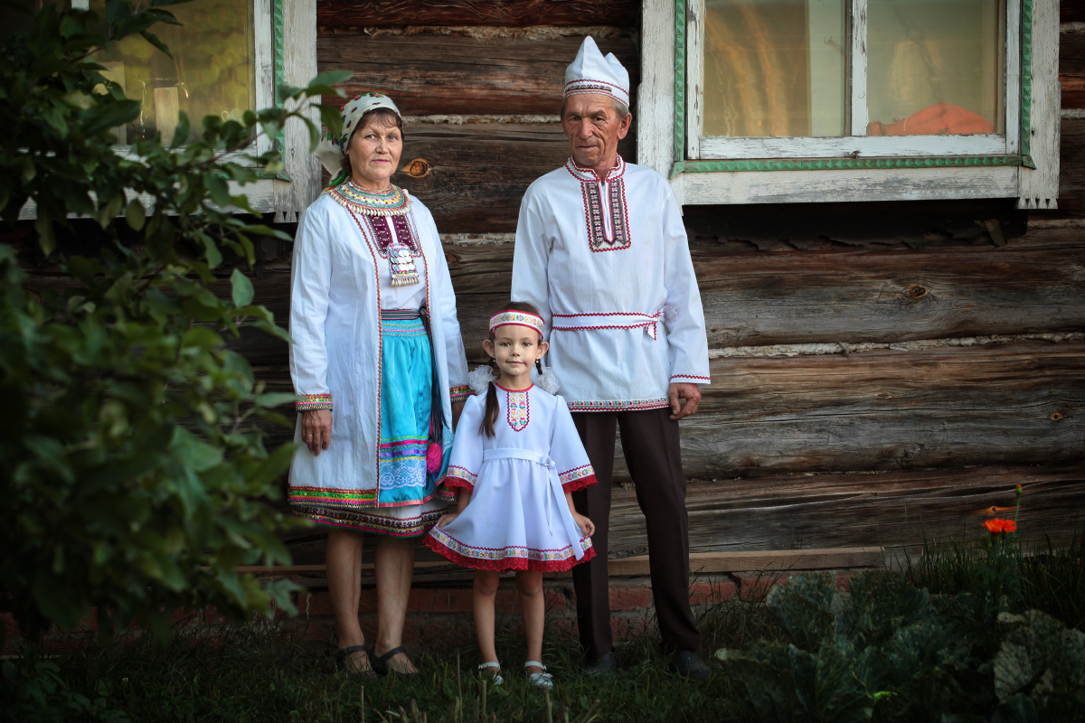 А мы нарядные на праздник к вам придем. 