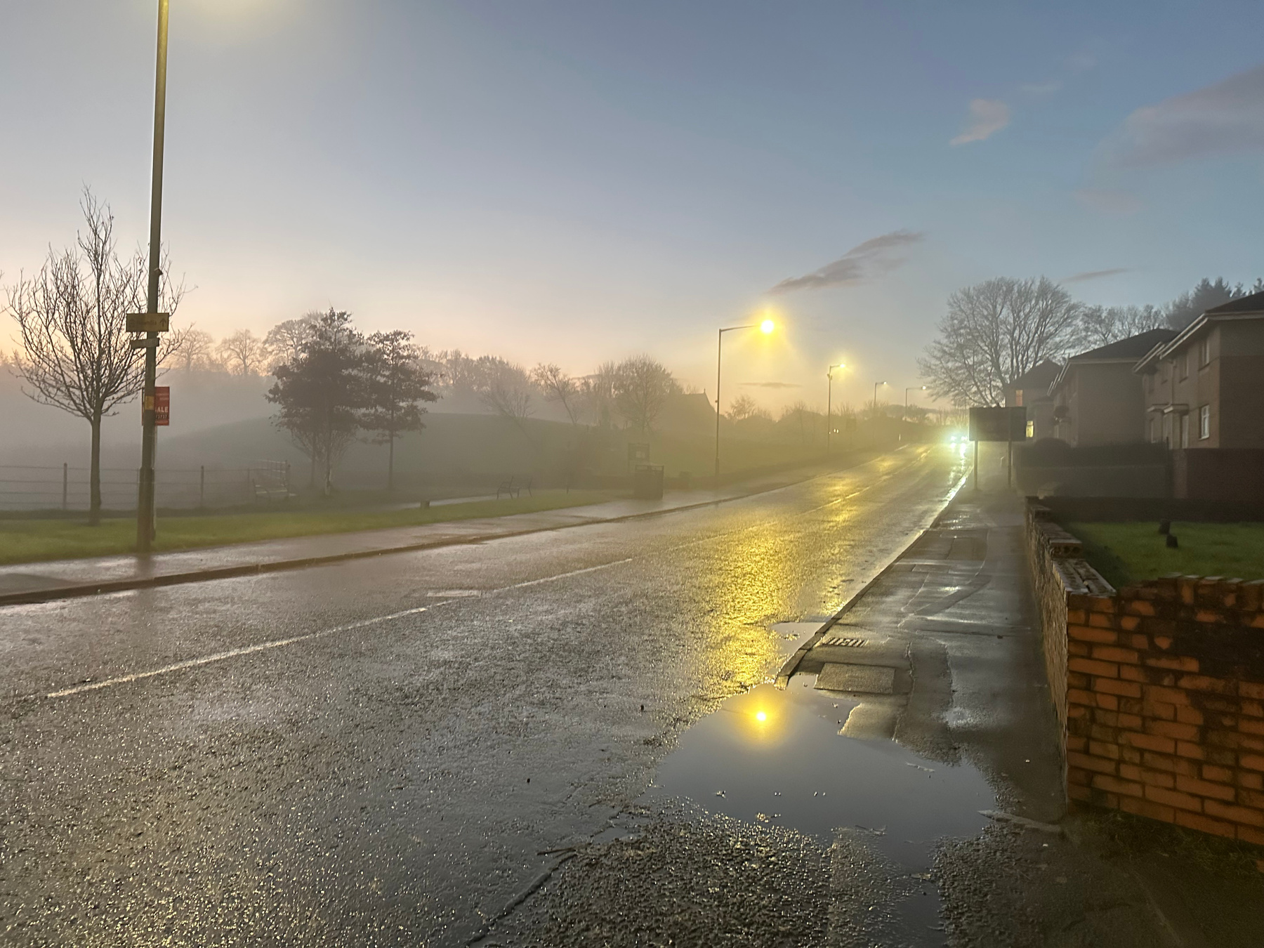 Shotts, Scotland Туман дождь ночь утро дорога Шотландия