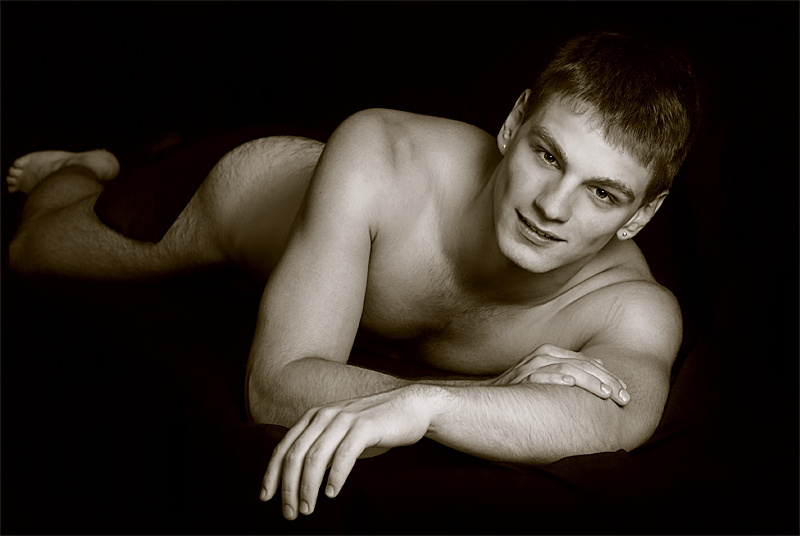 Tommi black-white 