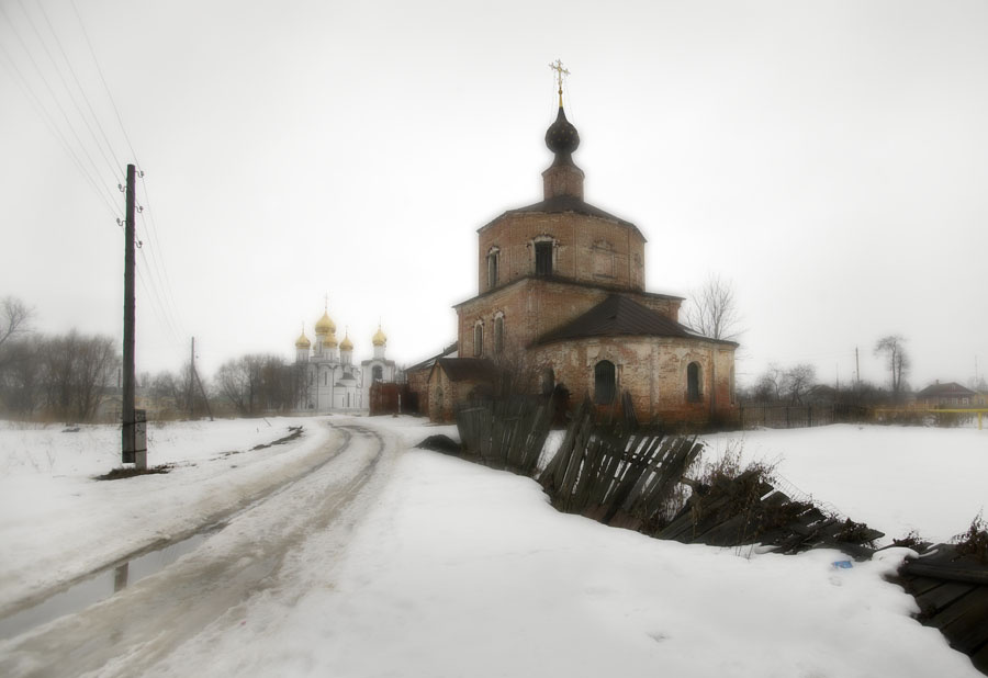 Весна. Старая церковь. Церковь. Весна.