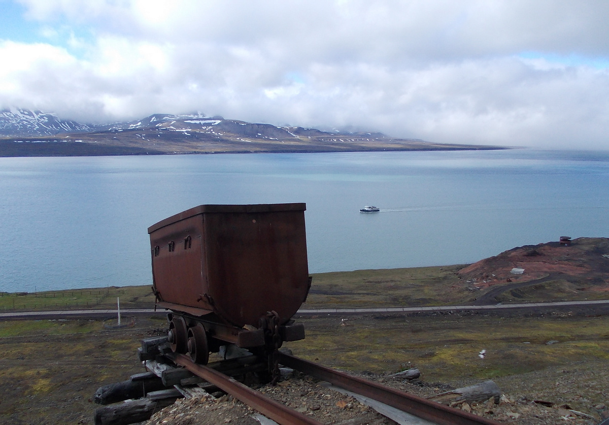 в последний рейс... вагонетка карабль железная дорога море крый