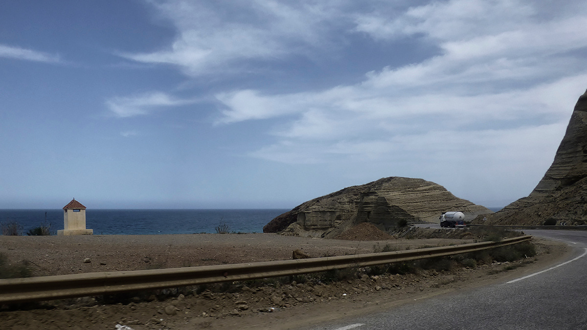 дорога к Надору петляла вдоль моря Марокко Morocco Средиземноморская рокада La Rocade Méditerranéenne