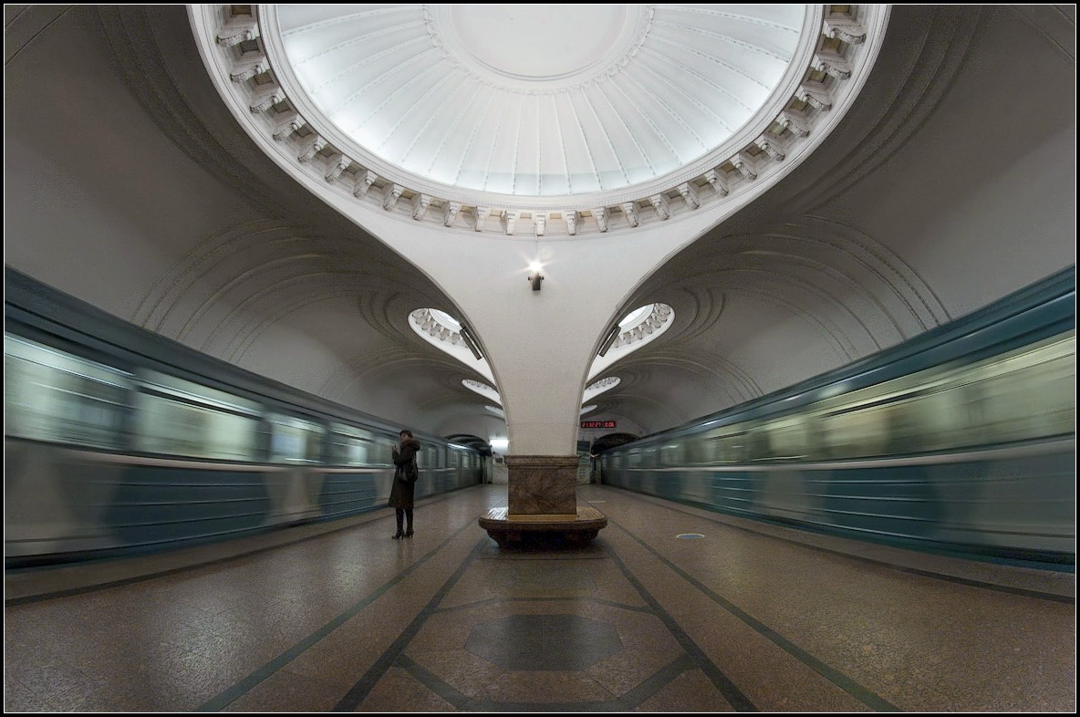 станция Сокол. время 22-15 Москва метро