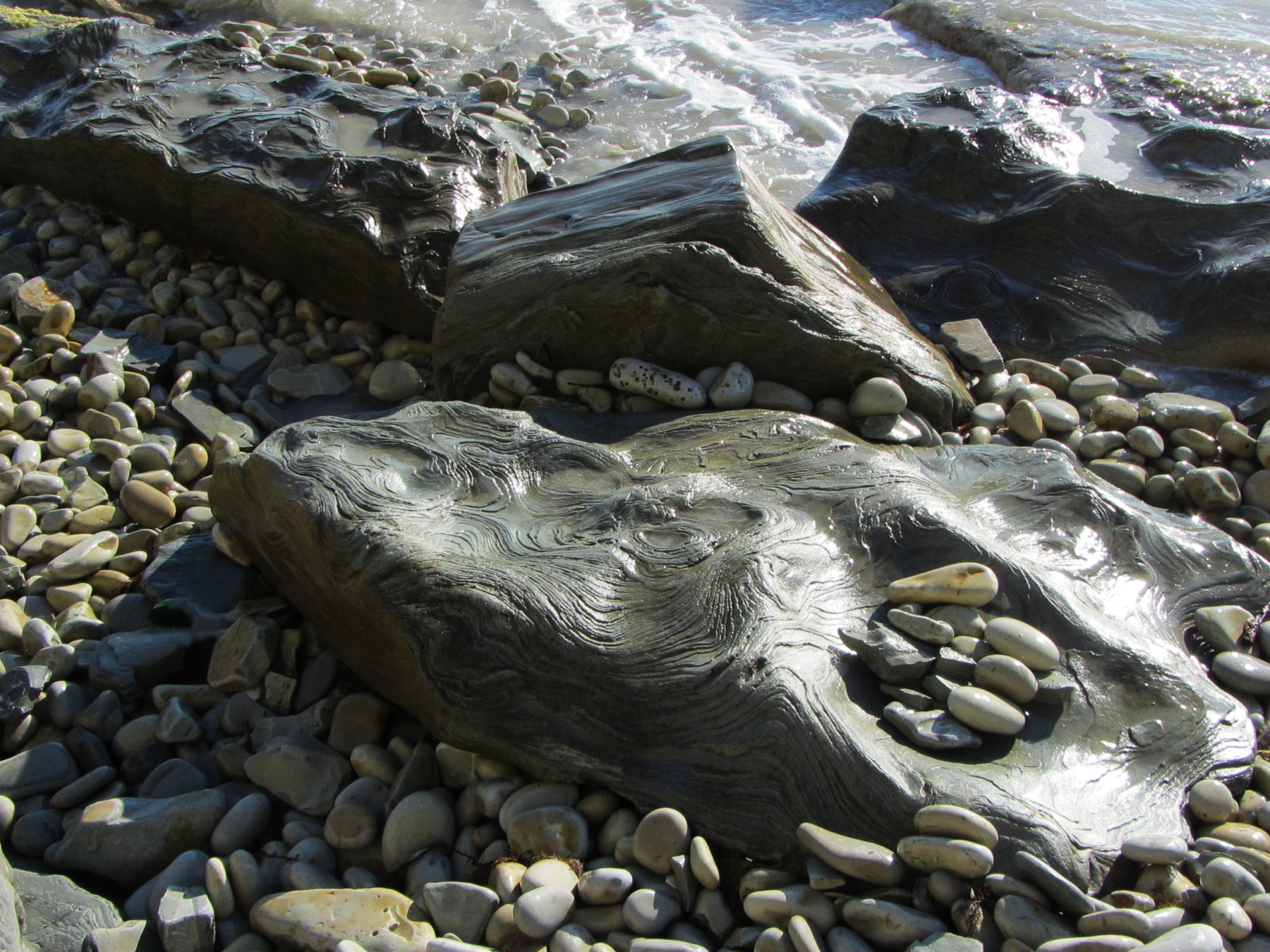 Камни камни, вода, море