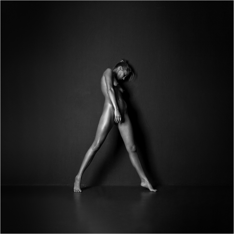 sputnik nude sculpture woman female