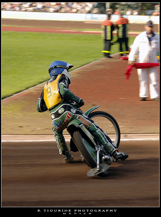 Входя в поворот speedway