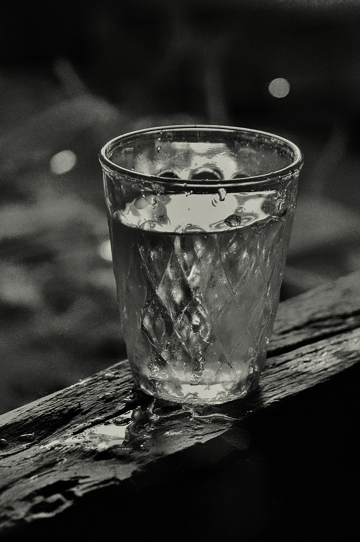 Стакан. Стакан вода.свет.чердак