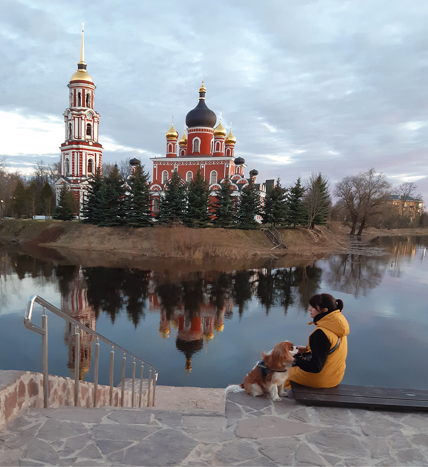 На набережной 