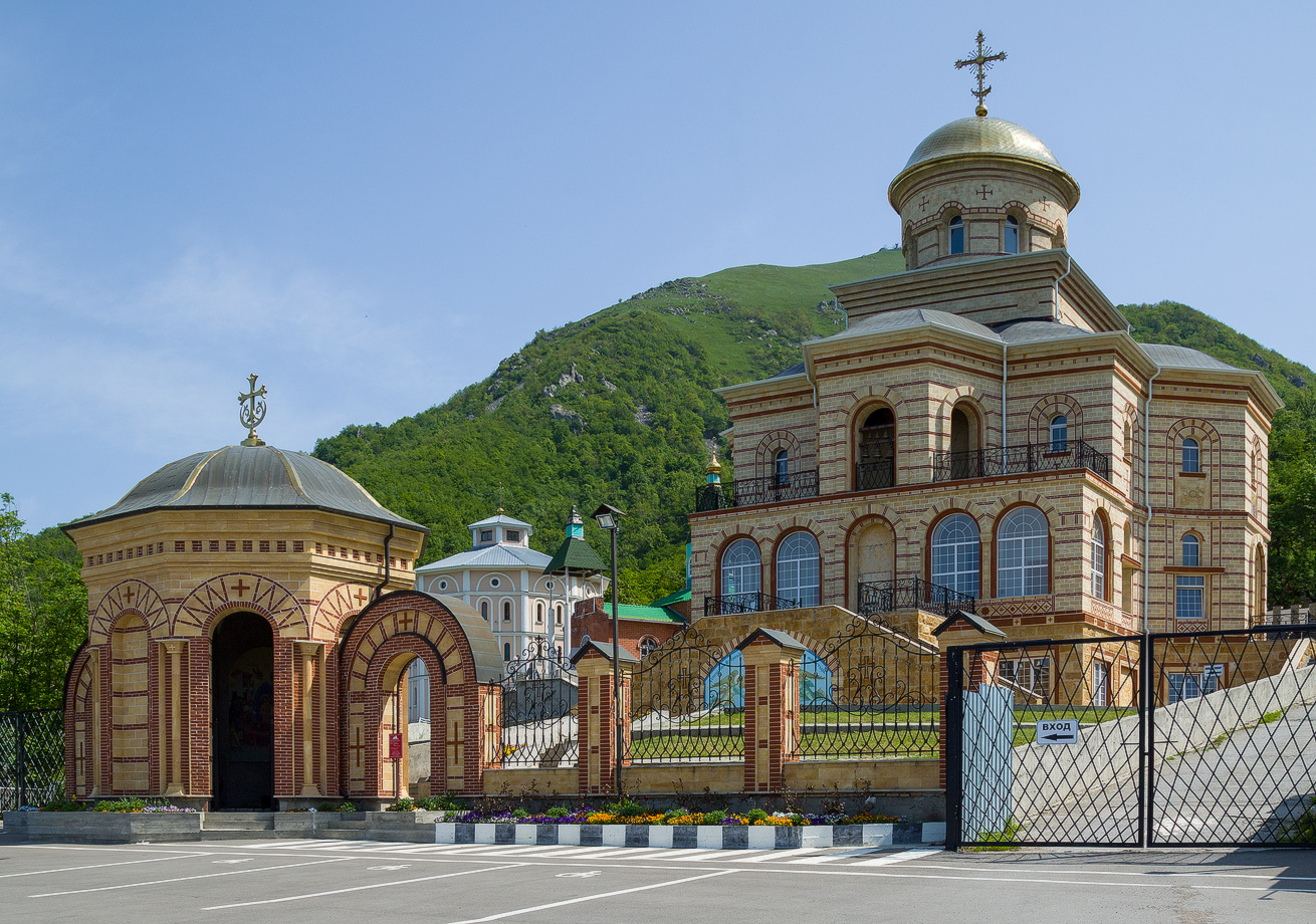 Свято-Успенский Второ-Афонский монастырь на горе Бештау горы Кавказ