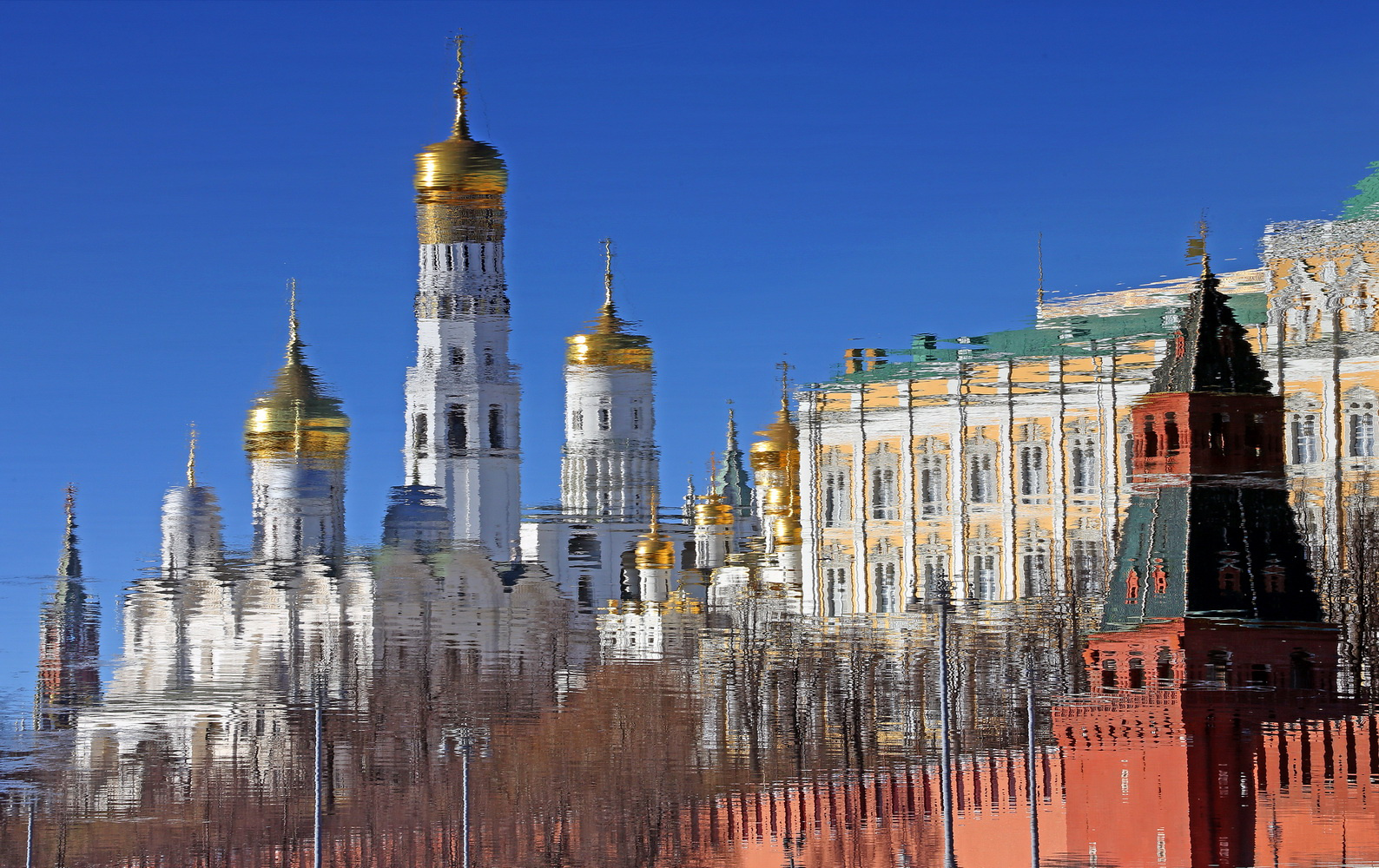 Кремлёвская набережная 