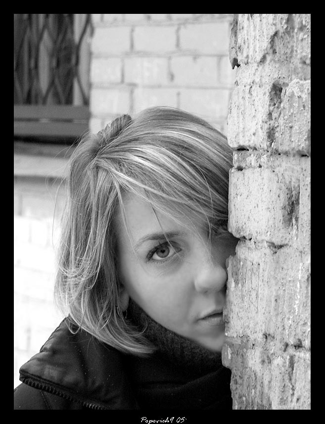 Speak that you want, I all the same do not listen to you Девушка Стена
