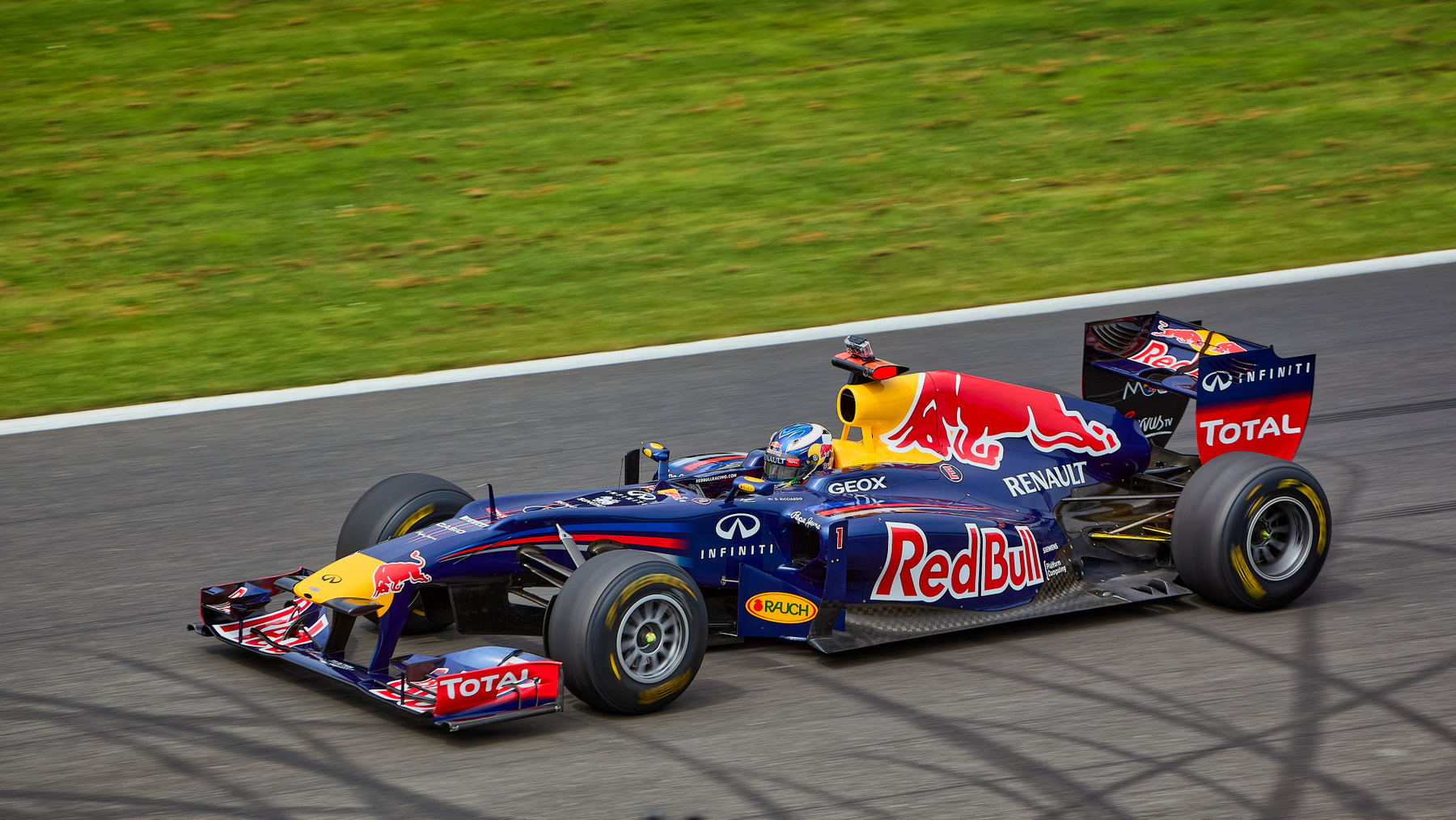 *** пилот болид F1