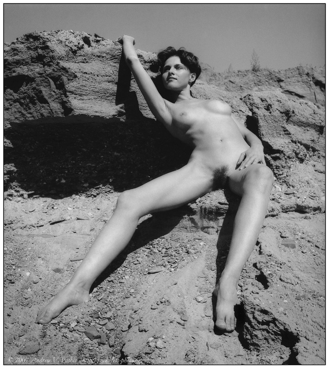 ХЕЛЬМУТНЬЮТОНОВСКОЕ: Dirty Word in Photography девушка песок Хельмут Ньютон dirty word photography fine art crap искусство файнарт тухлятина дерьмо фотография некоторые люди 3016124