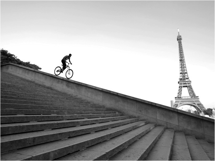 Париж. Экстремальная езда по парапетам paris