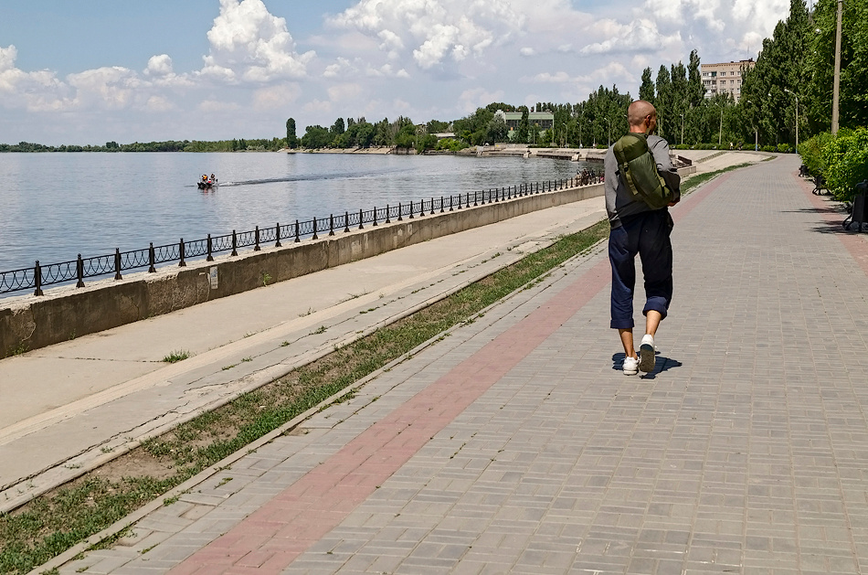 Кто куда Астрахань набережная река Волга