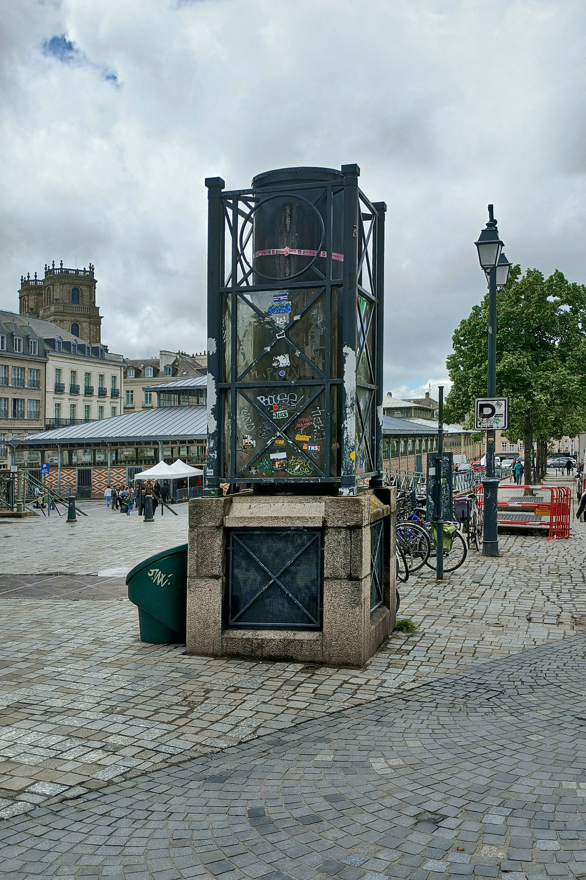 Время ушло... Бретань Bretagne Ренн Rennes часы Lices