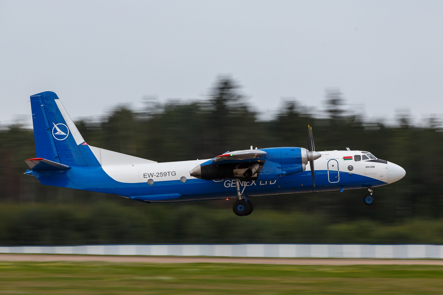 Ан-26Б Genex Ltd ан-26 антонов аэропорт UMMS MSQ споттинг spotting авиакомпания взлет take off Взлет
