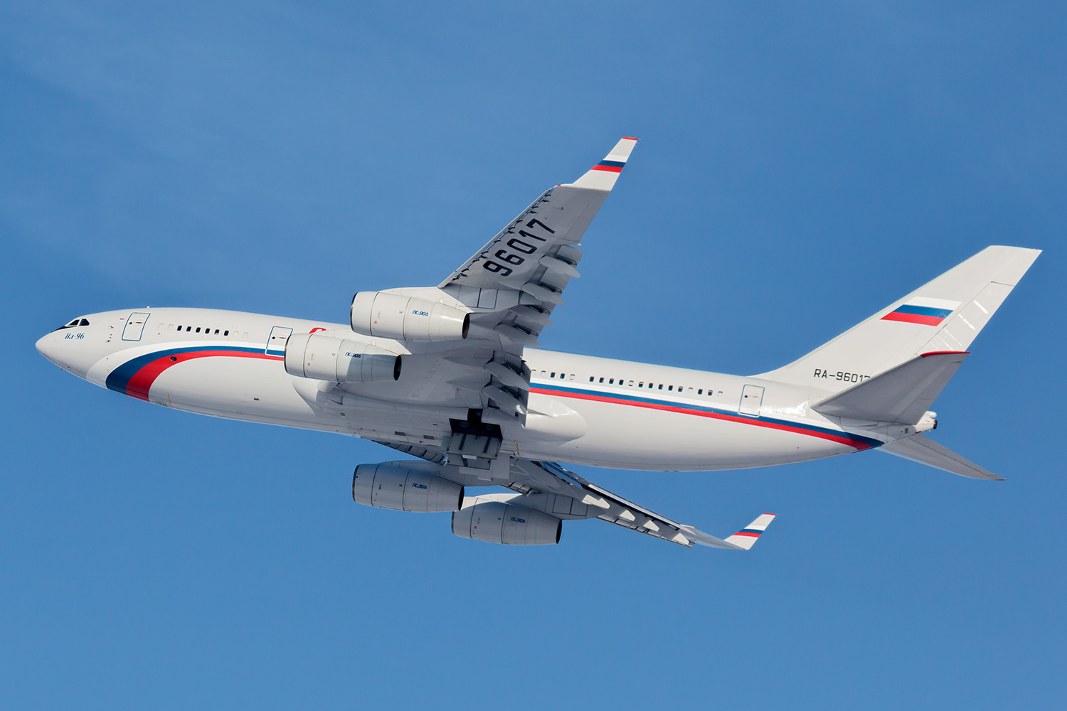 RA-96017 международный аэропорт внуково Ил-96-300
