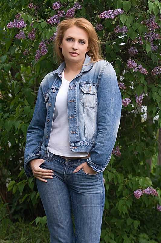 Елена женщина весна сирень