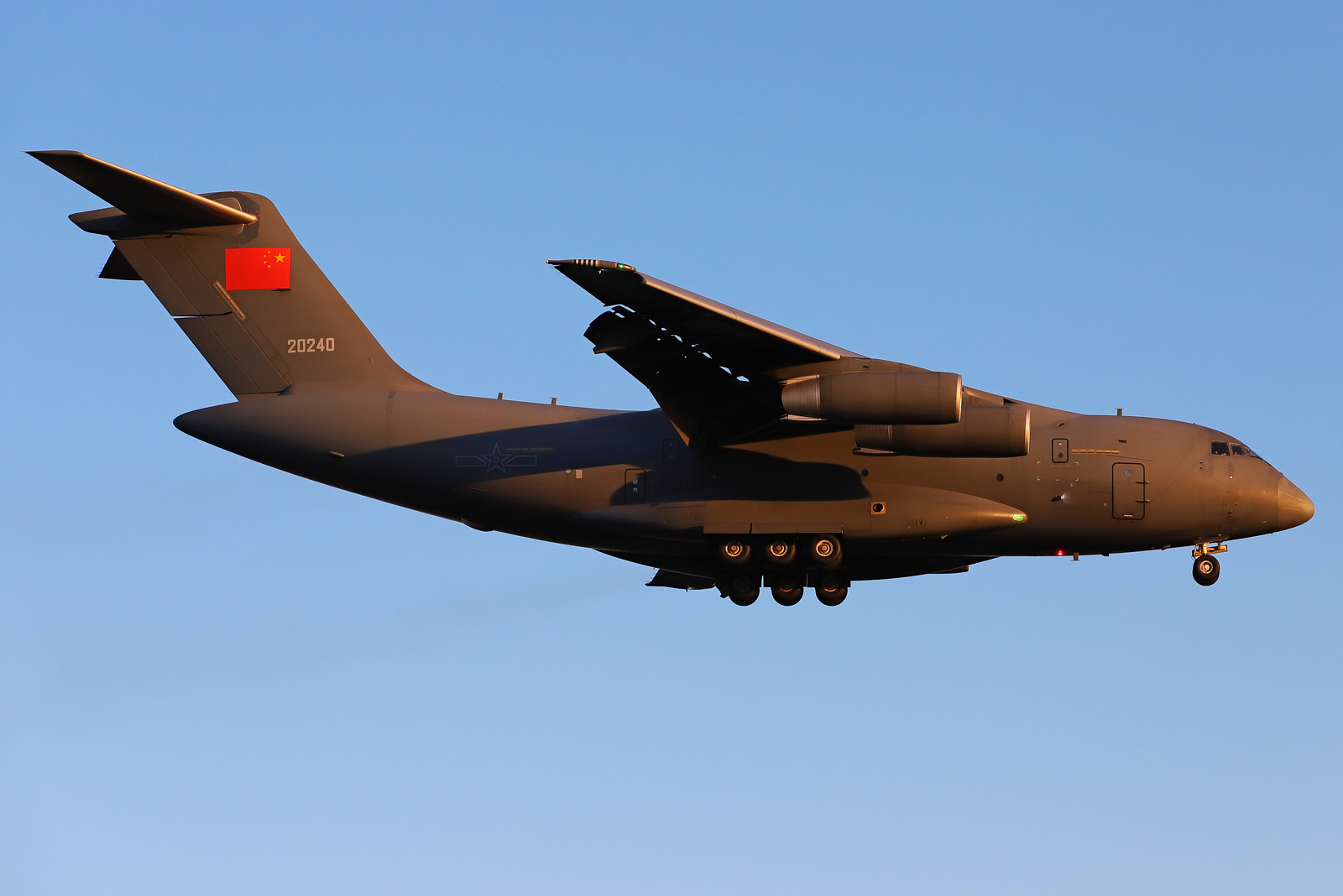 Xian Y-20A ближе самолет Y-20A