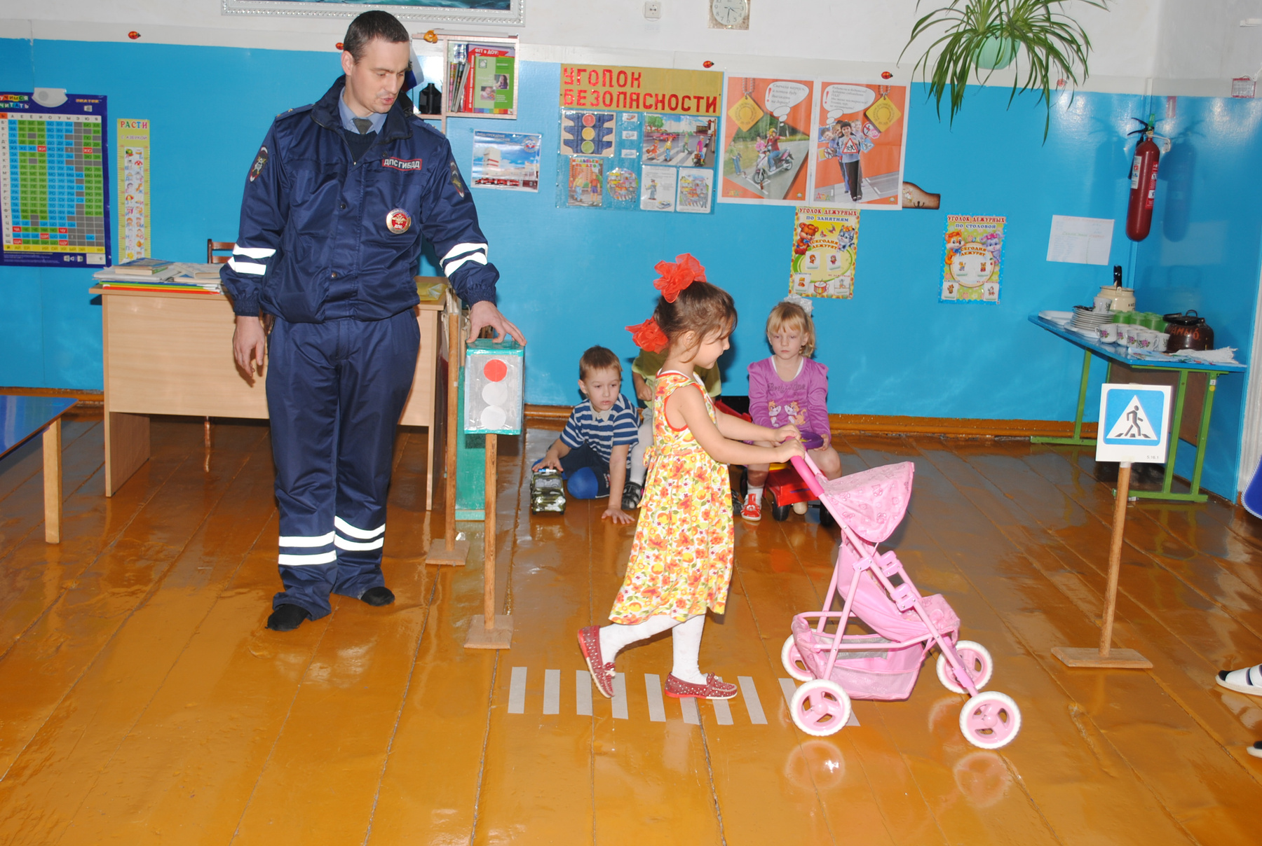 ПДД в детском саду инспектор ДПС, милиция, дети