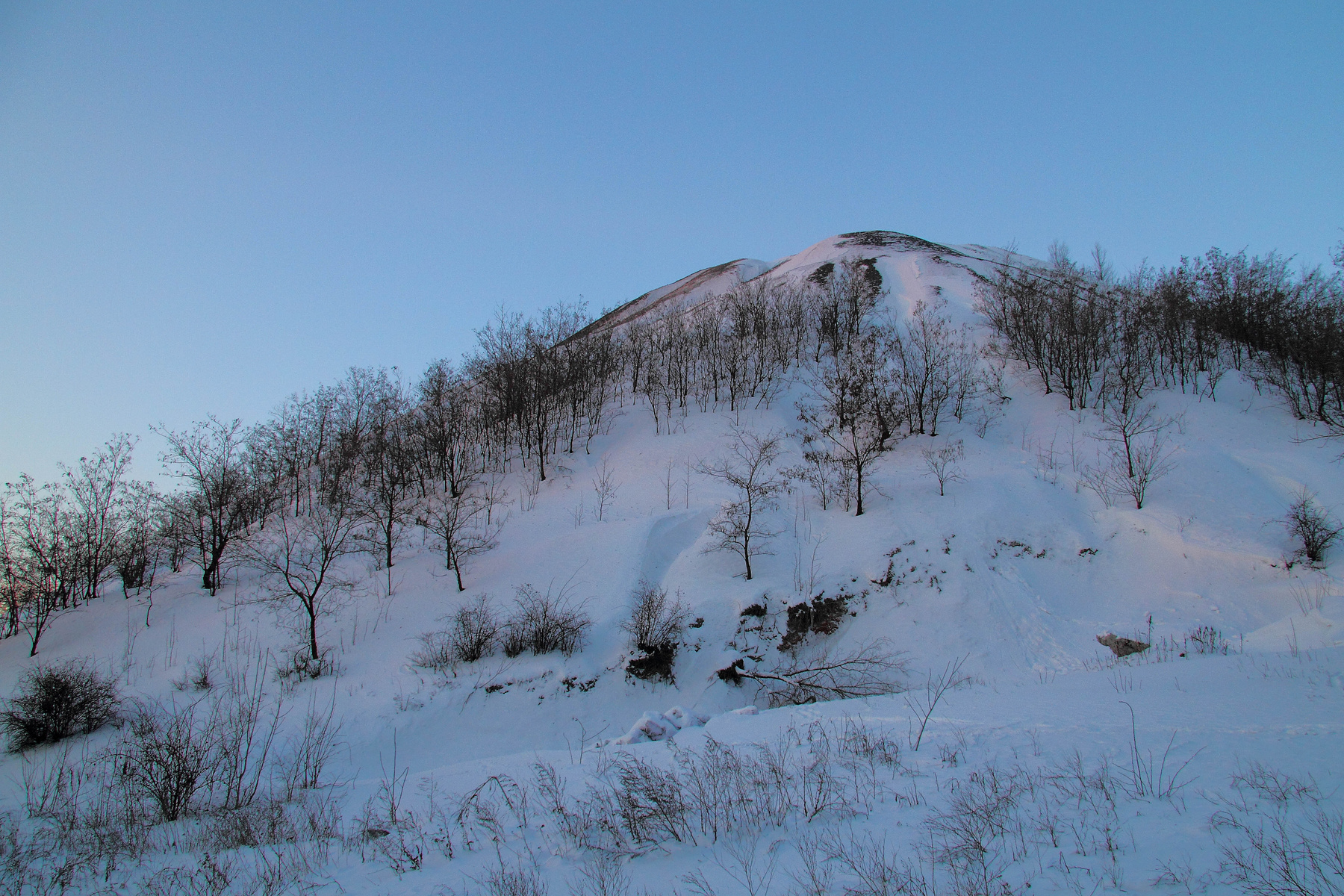 Взбираясь медленно к вершине. 