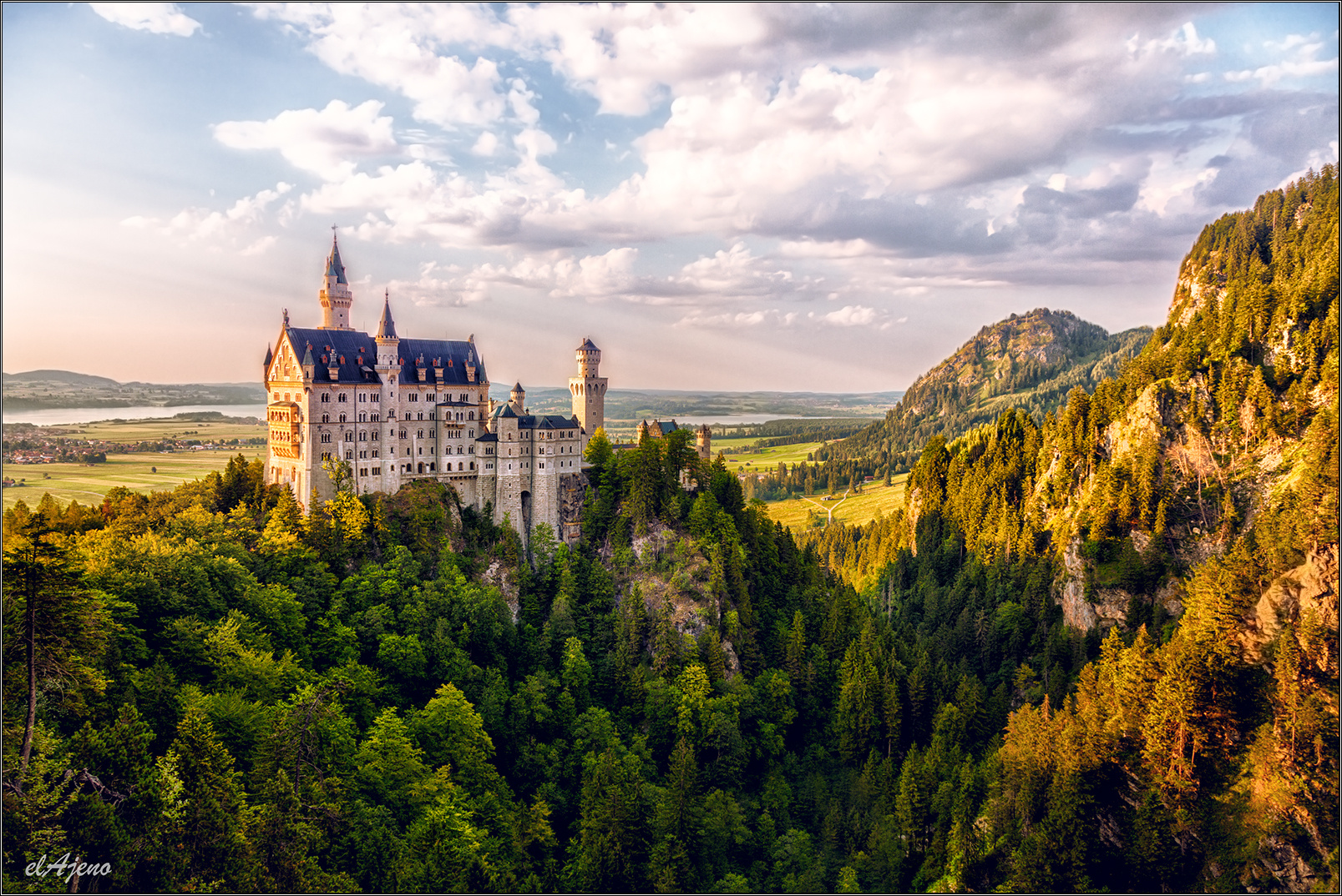 Замок Neuschwanstein Замок Neuschwanstein hdr