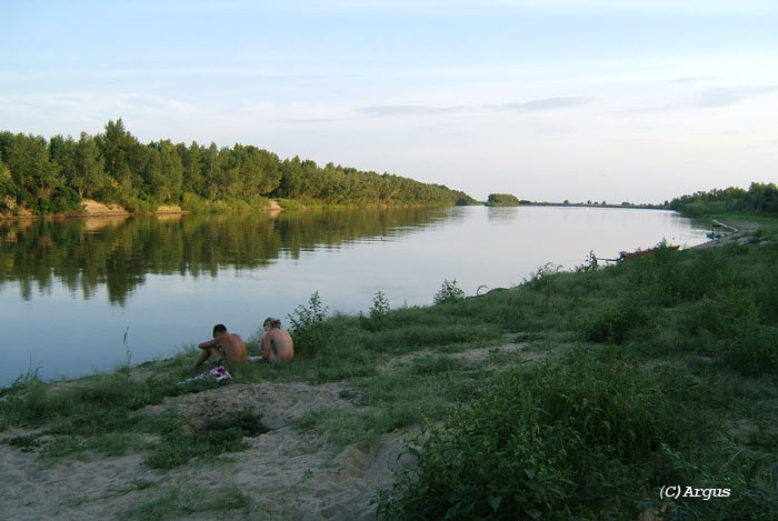 Вечер на Ахтубе вечер река ахтуба двое берег вода