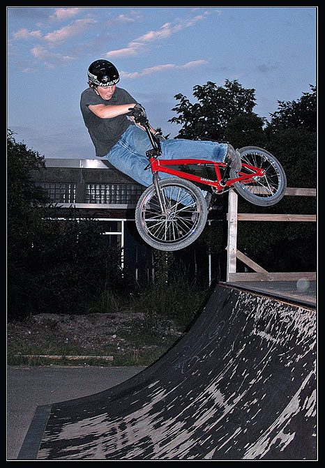 BMX on the sk8 ramp спорт ВМХ