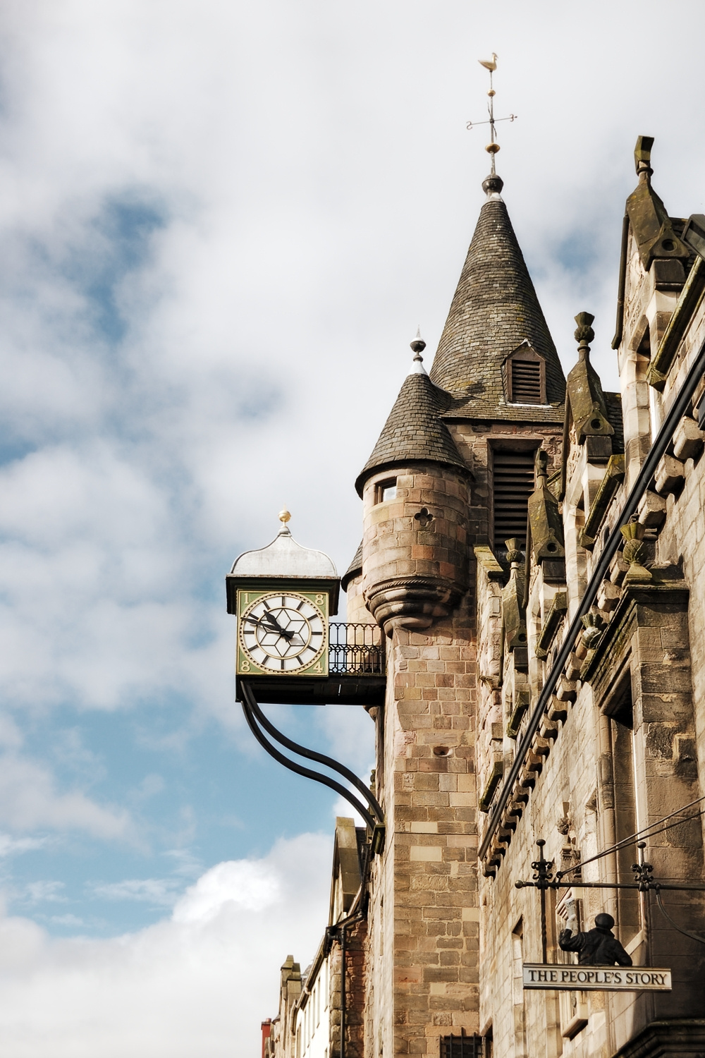 Эдинбургское время Royal Mile Edinburgh Scotland Эдинбург Шотландия