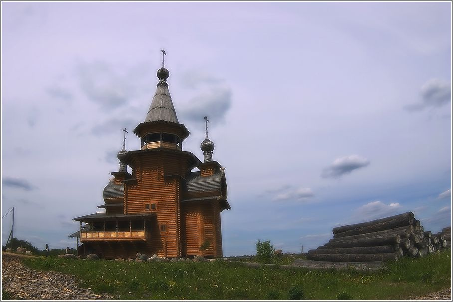 Деревянная церковь церковь бревна деревянная облака