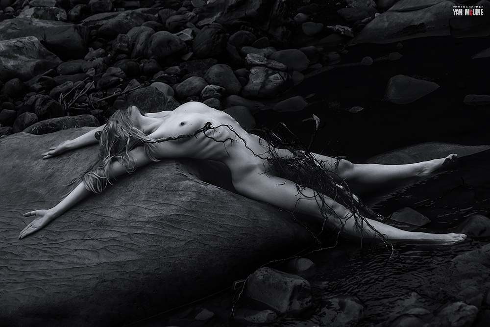 Nude photo tour to the Carpathians 