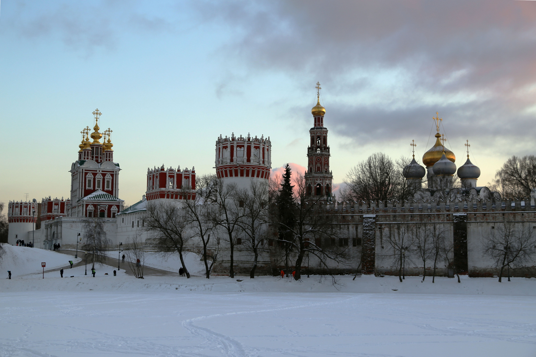 Новодевичий монастырь в крещенские морозы Новодевичий монастырь