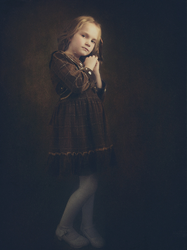 *** дети девочка ретро коричневый блондинка серьезная children girl retro brown blonde serious