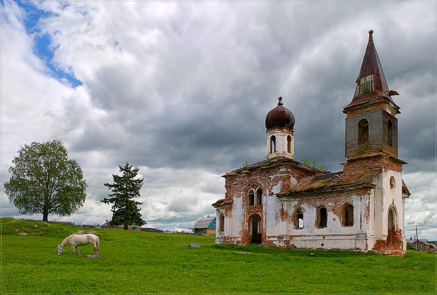 Белая гора Белая, гора, церковь, храм, лошадь, трава, Карелия, мрамор, карьер, Медвежегорск