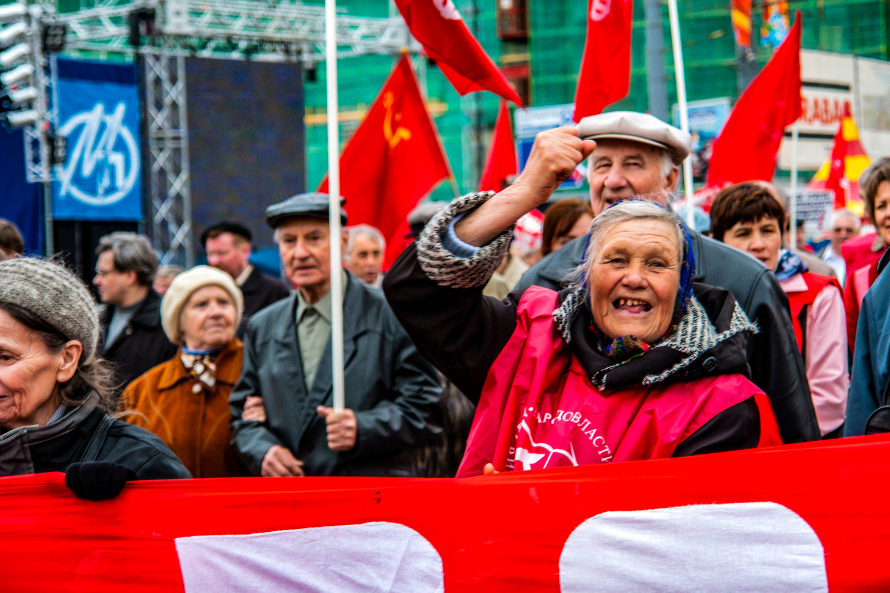 Народные гуляния праздник май Москва Тверская