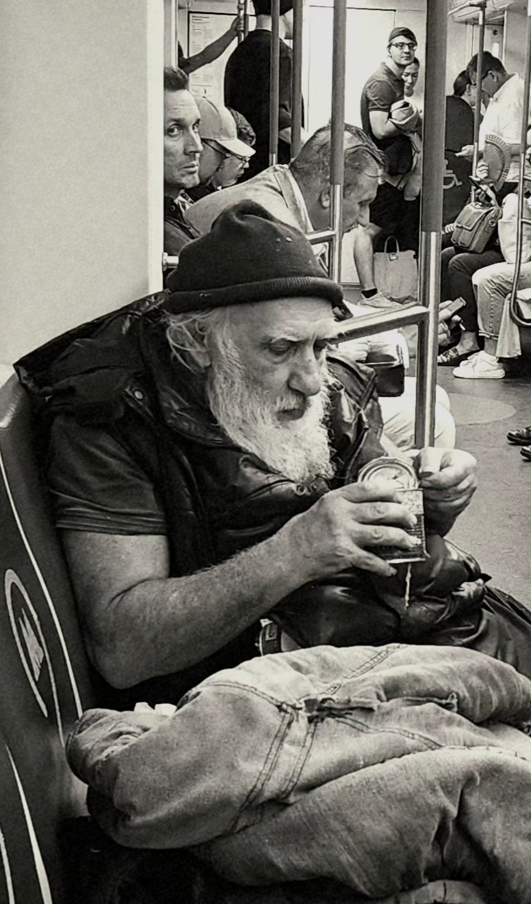 В метро 